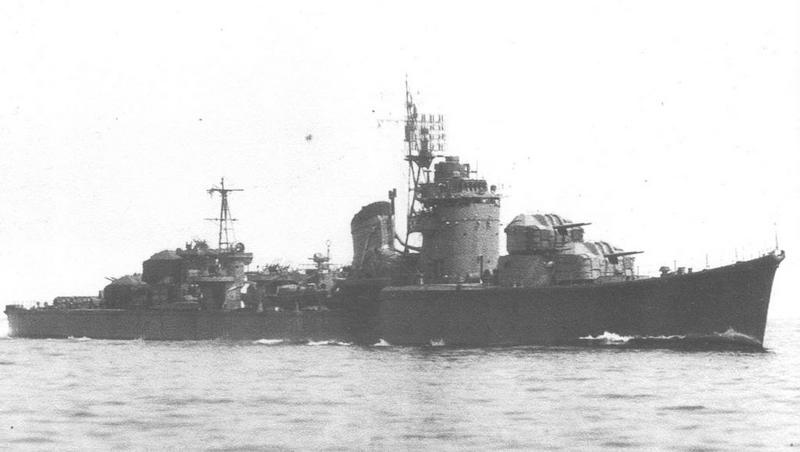 El Destructor IJN Fuyuzuki, el 23 de mayo de 1944 saliendo del Puerto de Maizuru