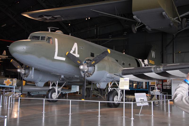 Douglas C-47 Dakota con número de Serie 15323-26768. Conservado en el National Museum of the United States Air Force en Dayton, Ohio, EE.UU
