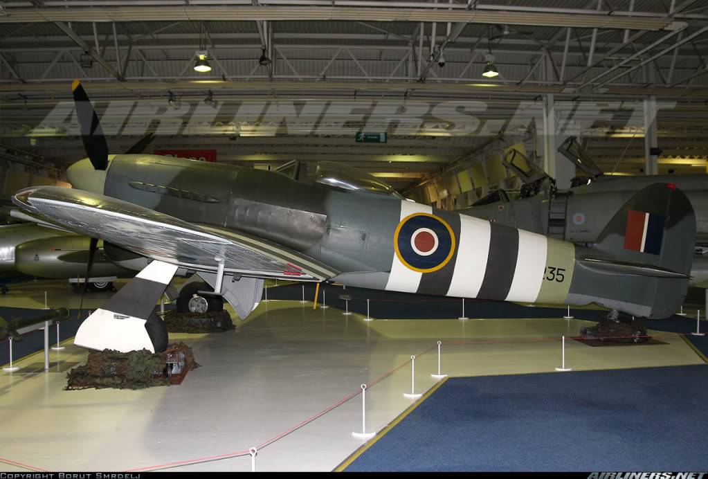Hawker Typhoon conservado en el Museo de la Royal Air Force