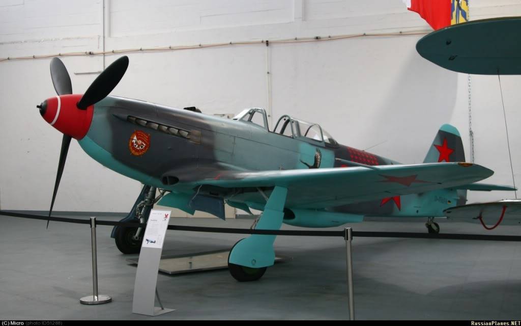 Yakovlev Yak-9 P en exhibición en el Belgrade Aviation Museumen de Belgrado