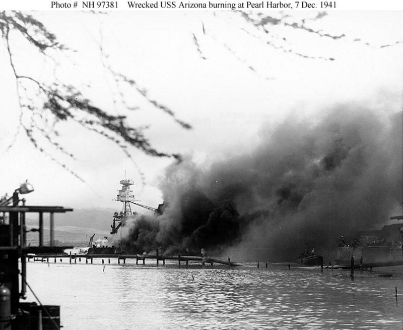 El USS Arizona después del ataque
