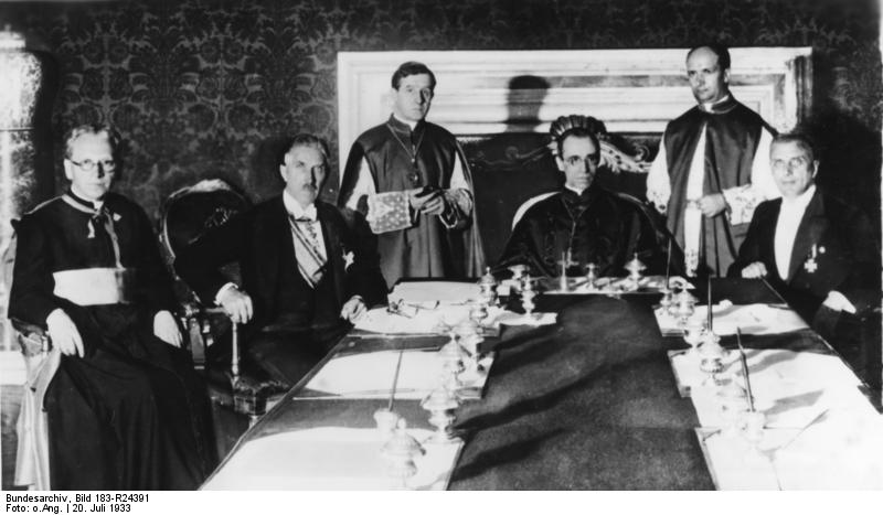 El 20 de julio de 1933, se firmó el Concordato entre el Reich alemán y la Santa Sede en Roma, por el cual, por primera vez en la historia, las relaciones entre la Iglesia Católica y el Estado fueron reguladas para todo el Reich alemán. La firma tuvo lugar por Alemania, el vicerrector Franz von Papen, y por la Santa Sede el Cardenal Secretario de Estado Eugenio Pacelli
