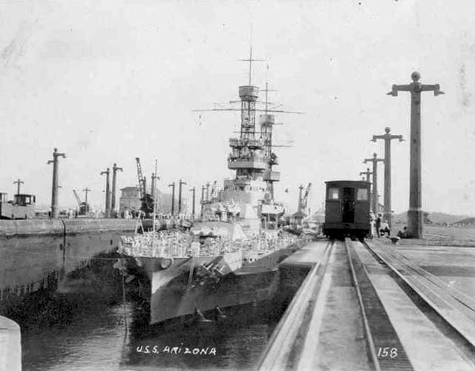 El USS Arizona atravesando el Canal de Panamá en enero de 1921