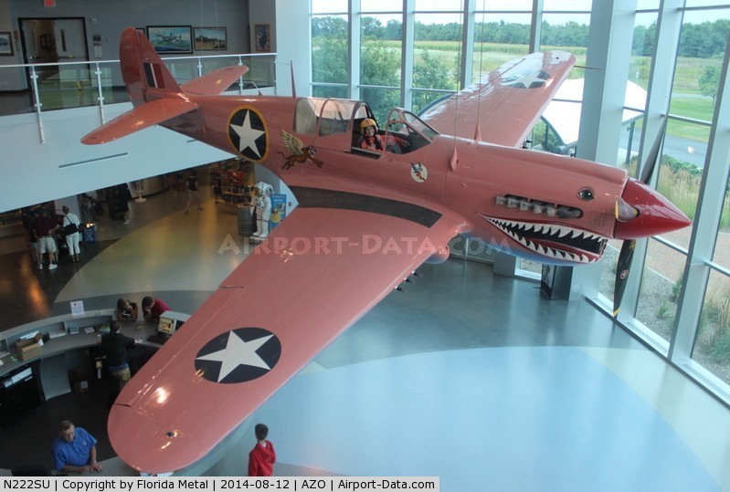 Curtiss P-40N-35CU con número de Serie 33359 44-7619 N222SU se conserva en el Kalamazoo Aviation History Museum en Kalamazoo, Michigan