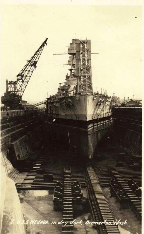 El USS Nevada siendo reparado en los Astilleros de Puget Sound