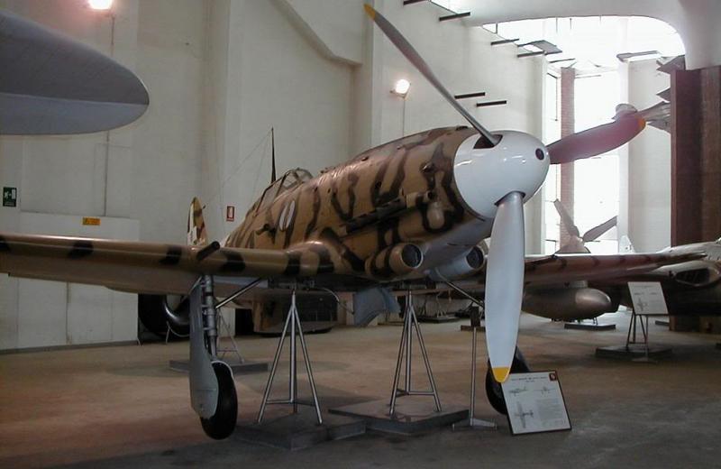 Macchi MC 205 Veltro con número de Serie MM 92166 conservado en el Italian Air Force Museum en Vigna di Valle Airport en Roma, Italia