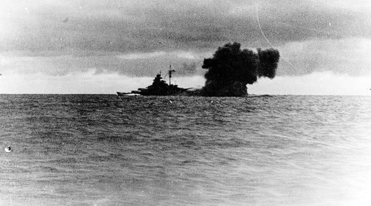 24 de mayo 1941, disparos del DKM Bismarck durante la Batalla del Estrecho de Dinamarca