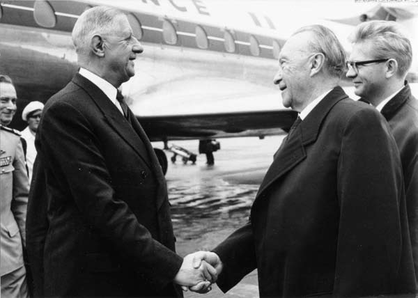 Cumbre de Charles de Gaulle con el Primer Ministro de Alemania Occidental Adenauer en Bonn en 1961