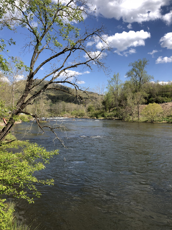 Dillsboro_NC_-_Tuckaseegee_River.jpg
