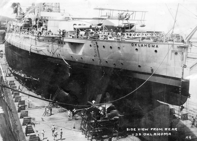 Vista de la popa  del USS Oklahoma en dique seco en 1920