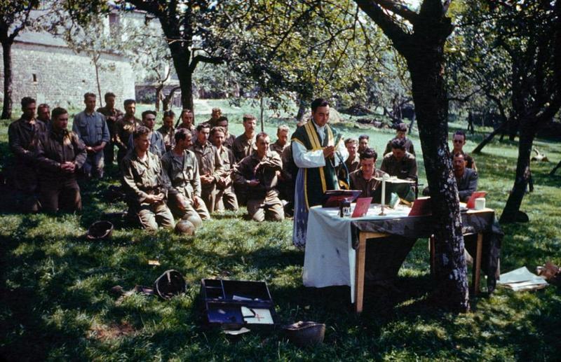Servicios eclesiásticos, Francia, 1944