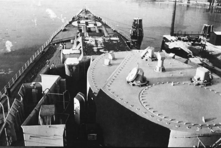 El DKM Bismarck a finales de diciembre 1939 o principios de enero de 1940 en los Astilleros Blohm und Voss