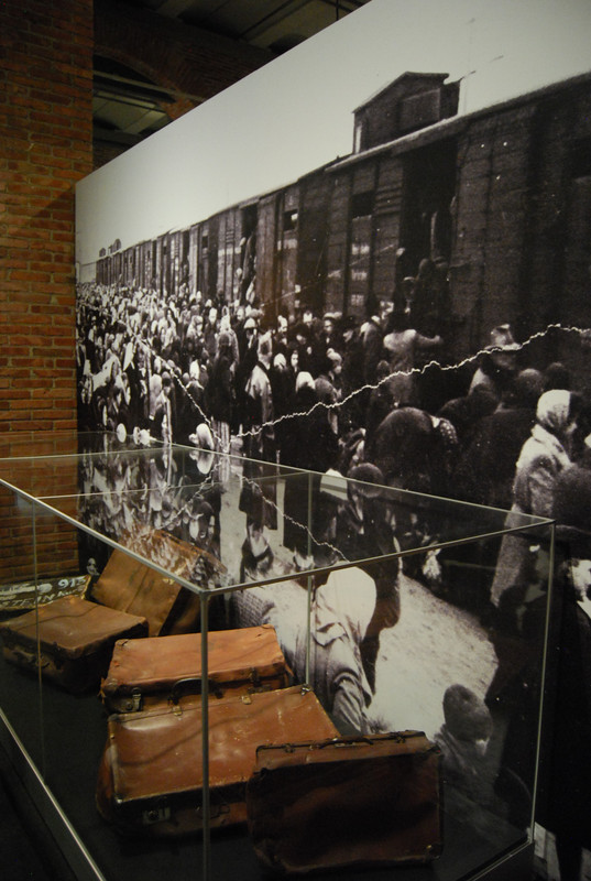 Fotografía de la exposición Auschwitz. No hace mucho. No muy lejos