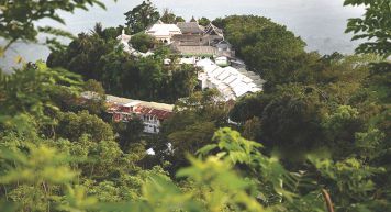 Panorama-areal-kompleks-_Makam-_Sunan-_Muria-di-lereng-_Gunung-_Muria