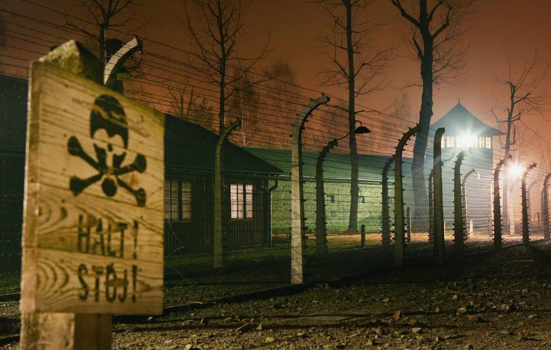 Cercas de alto voltaje que rodeaban Auschwitz-Birkenau en Polonia. El campo fue liberado por el ejército soviético el 27 de enero de 1945