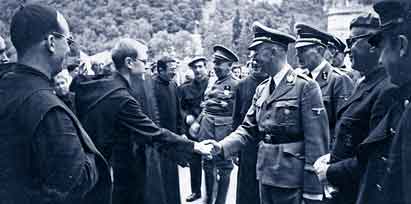 Himmler saluda a los monjes de Montserrat