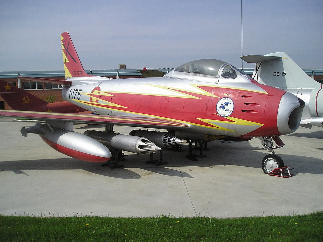 NORTH AMERICAN F-86 SABRE. De la Patrulla Ascua, antecedente de la Patrulla Águila