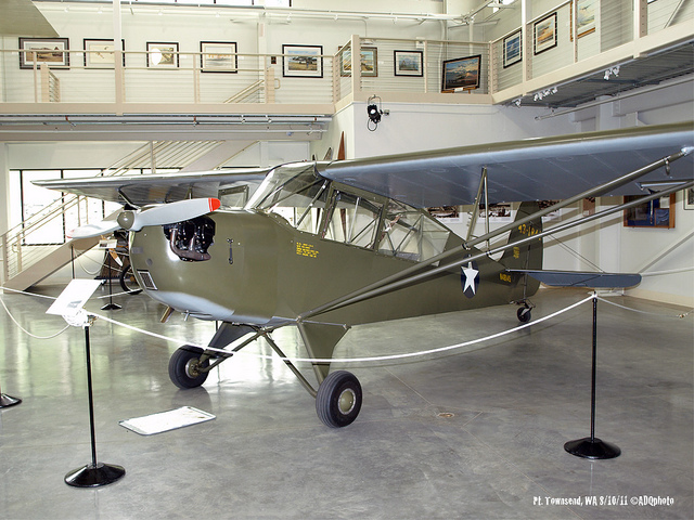 Aeronca L-3A Grasshopper se exhibe en el Port Townsend Aero Museum at Jefferson County International Airport en Port Townsend, Washington