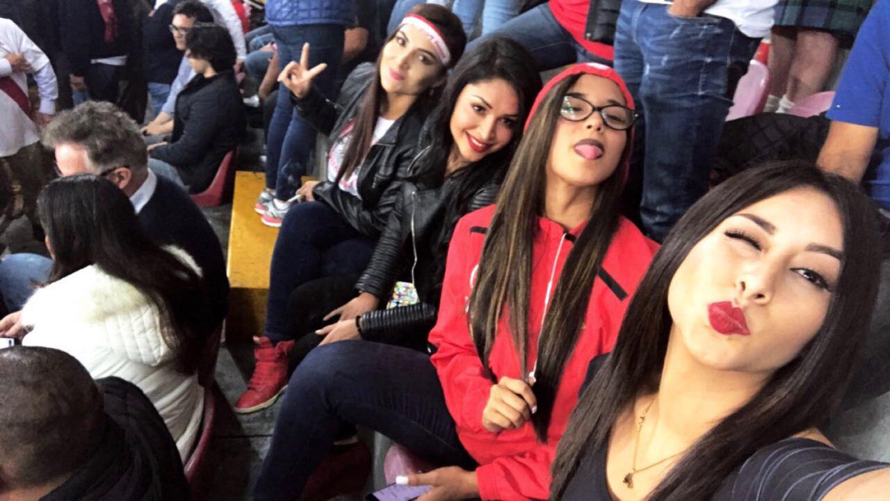 Las Chicas Peruanas Mas Lindas Lindas Chicas Peruanas Vistiendo Los Colores De La Selecci N Peruana