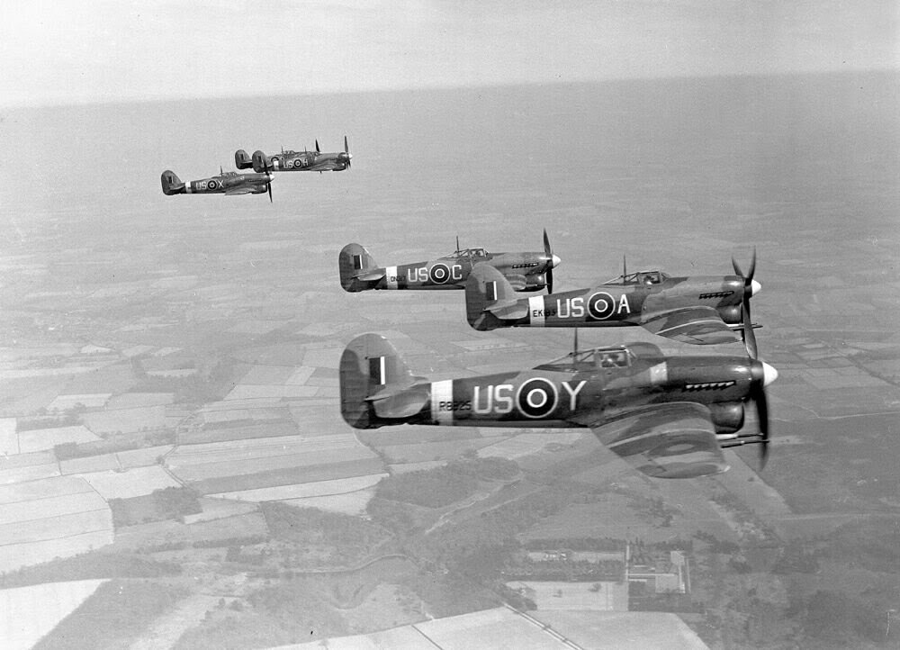 Formación de Hawker Typhoons del 56 Escuadrón