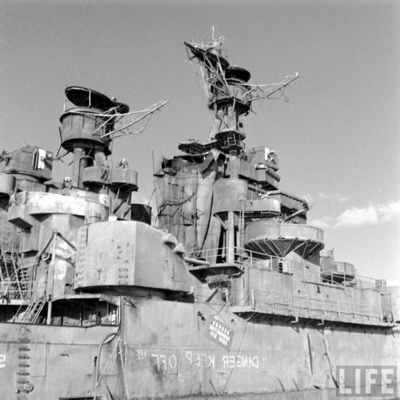 El USS Nevada en el Puerto de Pearl Harbor antes de ser hundido en enero de 1948
