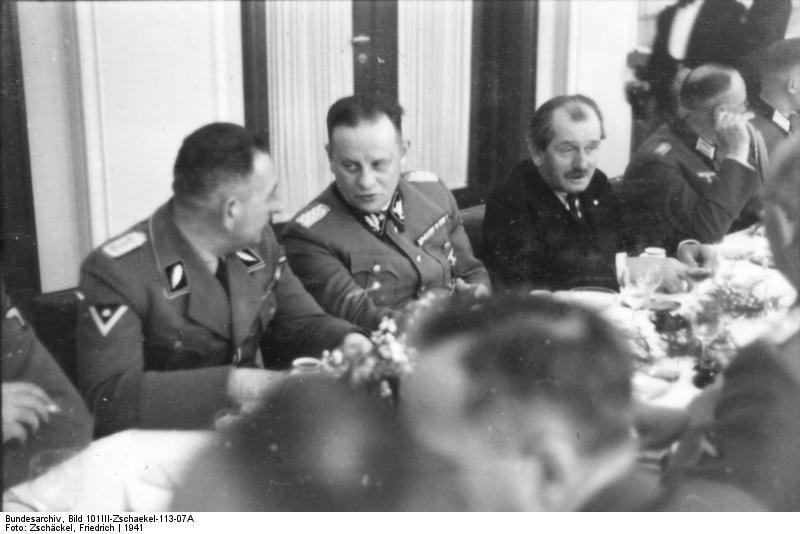 Austria, Viena. Escuela Técnica del Führer, tercero desde la derecha Ferdinand Porsche, 1941