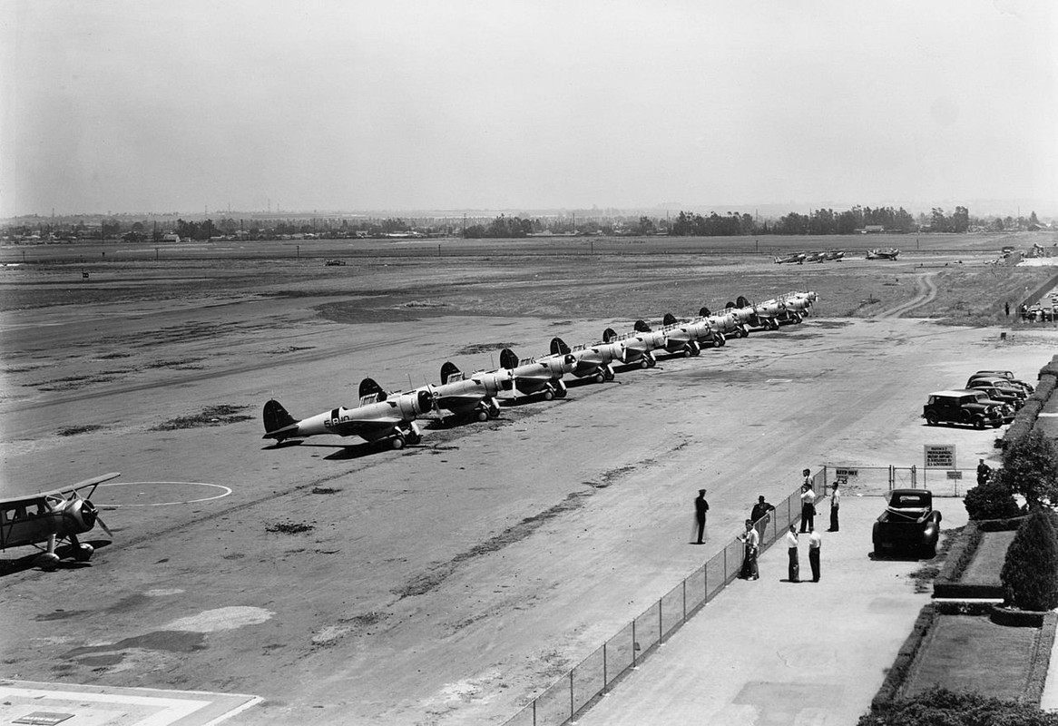 Once Northrop BT-1 del Escuadrón de Bombardeo Cinco VB-5 en fila