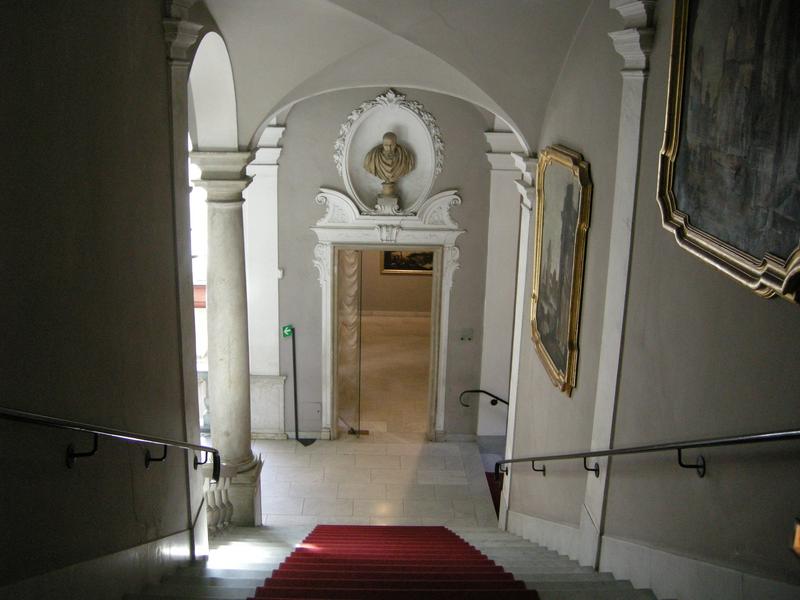 Palazzo_rosso_scalone_2
