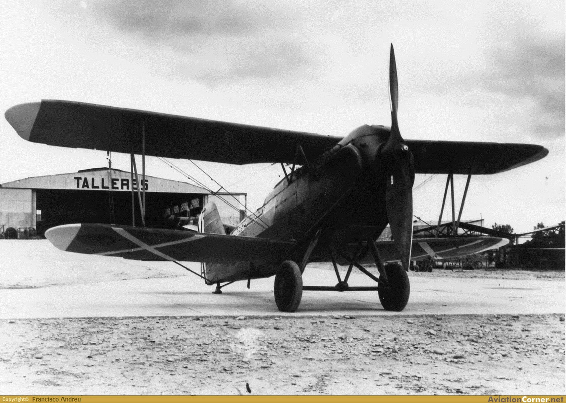 En la primavera de 1937 fue cuando los pilotos españoles comenzaron a volar en este tipo de avión que hasta entonces solo lo volarían los pilotos de la Legión Cóndor. La primera unidad española de He-45 se formaría en León con el Grupo 6-G-15, pues el 15 era el distintivo con que se conocería a éste avión