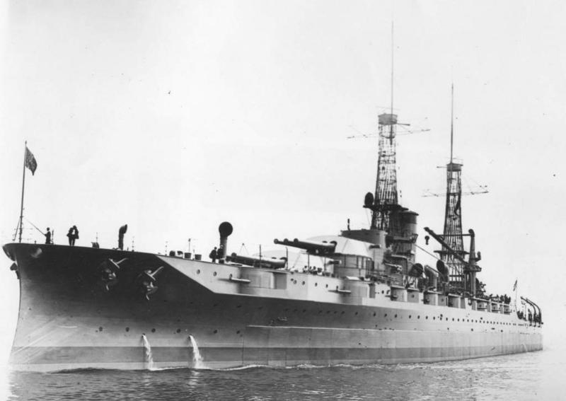 El USS Arizona durante sus pruebas de mar
