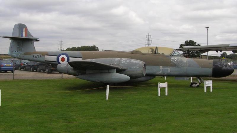 Gloster Meteor NF14 con número WS739 de la RAF conservado en el Newark Air Museum