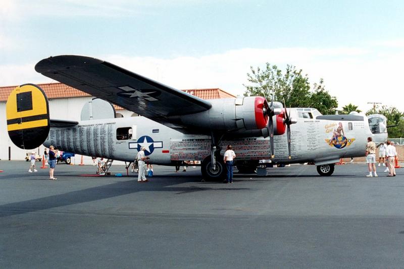 Consolidated B-24J-85CF Liberator con número de Serie 44-44052 Witchcraft está en exhibición en el Collings Foundation en Stow, Massachusetts, EE.UU