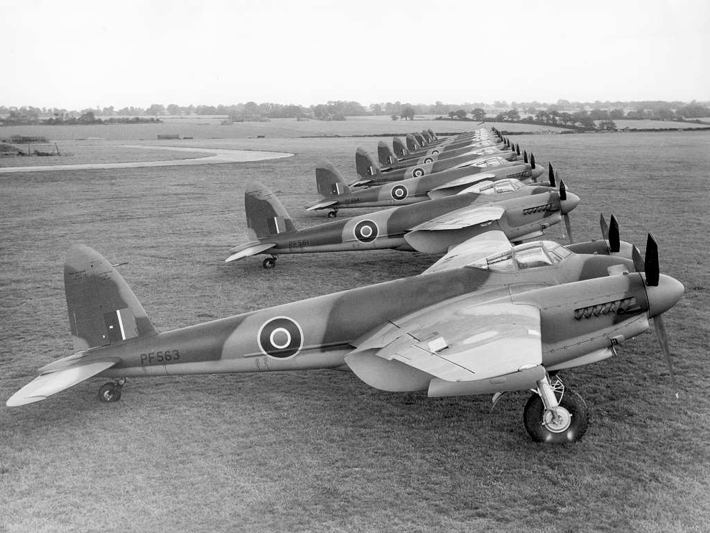 Aviones Mosquito B.XVI de la RAF recién salidos de fábrica