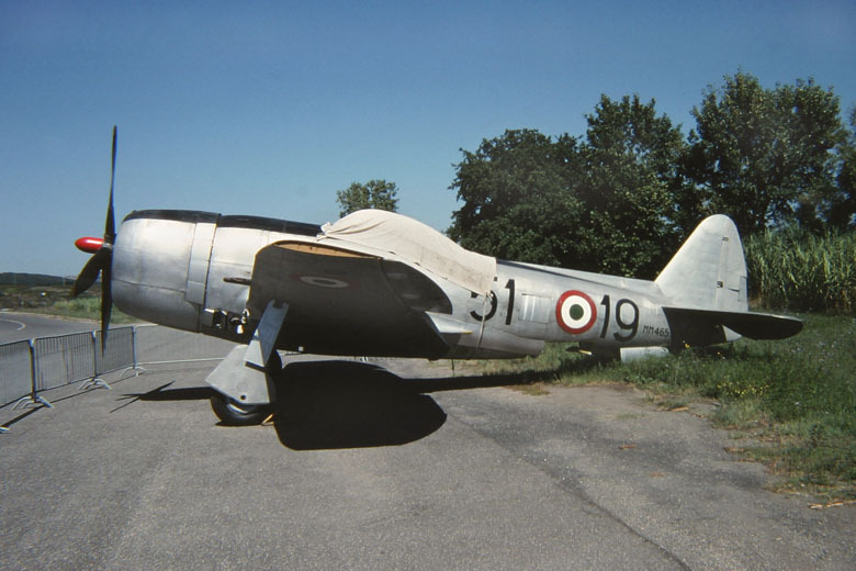 Republic P-47D Thunderbolt con número de Serie 44-89746 conservado en el Il Museo storico dell Aeronautica Militare di Vigna di Valle en Bracciano, Roma