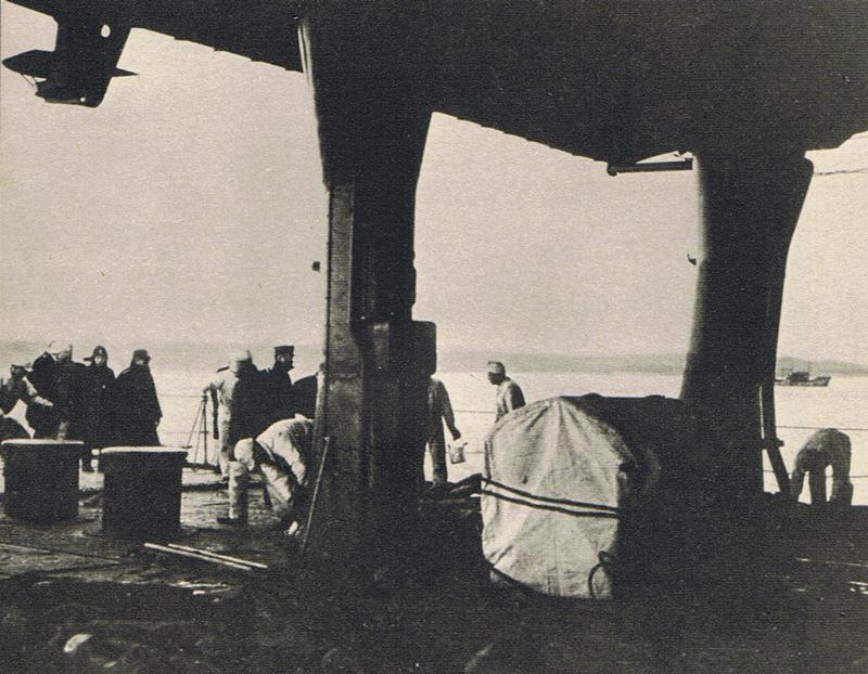 El IJN Zuikaku en la Bahía de Hitokappu, 1941