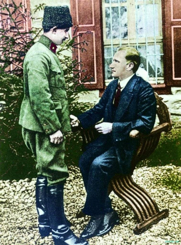 Imagen de color de Atatürk e İsmet İnönü