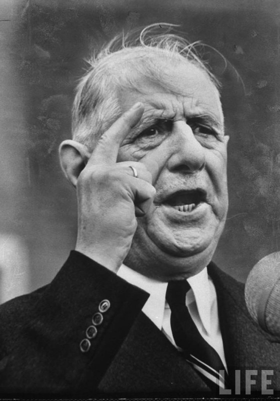 El presidente francés, Charles De Gaulle, pronuncia un discurso ante el pueblo de Alemania Occidental