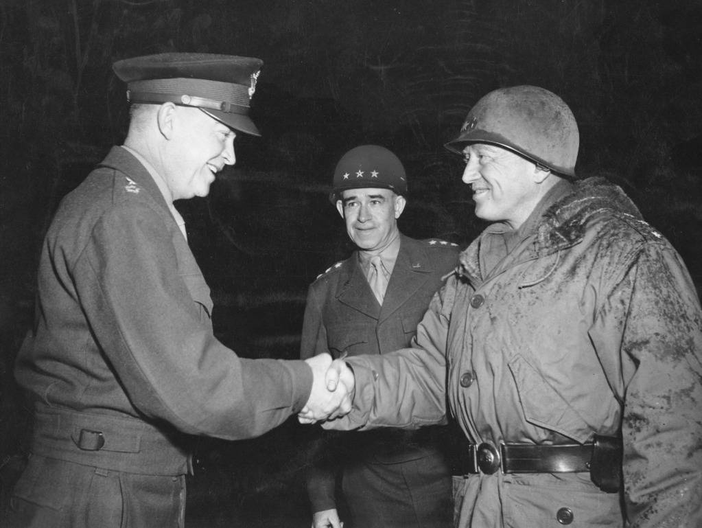 El general Dwight D. Eisenhower, Omar Bradley y George S. Patton