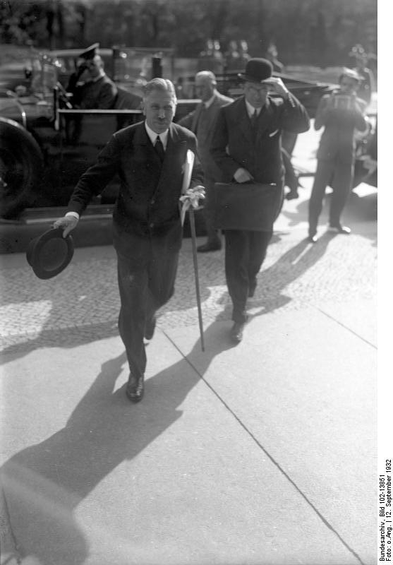 La reunión del 12 de septiembre de 1932 en el que el canciller alemán von Papen disolvió el Reichstag por un decreto del Presidente del Reich