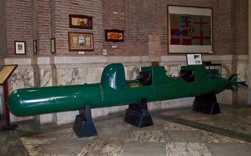 Un SLC o Maiale, exhibido en el Museo Sacrario delle Bandiere delle Forze Armate, en Roma, Italia