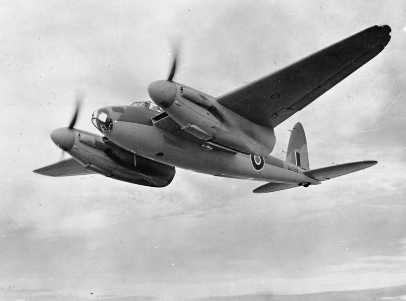 Mosquito B Mark IV Serie 2, matrícula DK338, volando en torno al año 1942