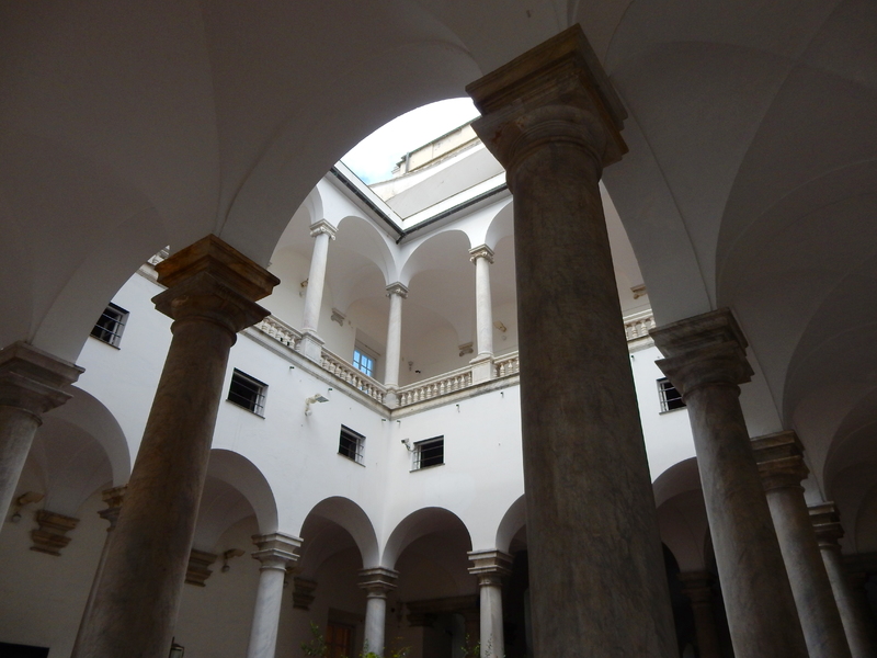 Palazzo_Ducale_di_Genova_cortile_inferiore