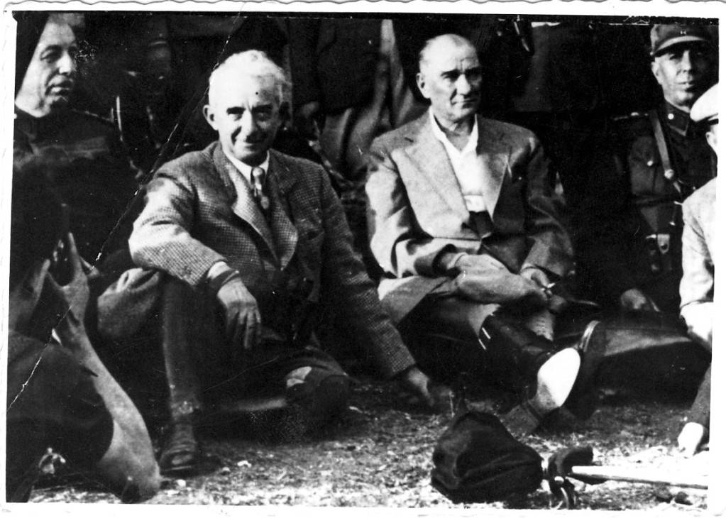 Kemal Atatürk junto a Ismet Inonu