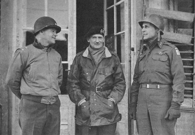 Los generales Collins, Montgomery y Ridgway en las Ardenas