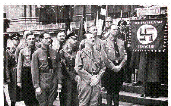 De izquierda a derecha, Rudolf Hess, Himmler, Hitler y Schaub. 9 de noviembre de 1934