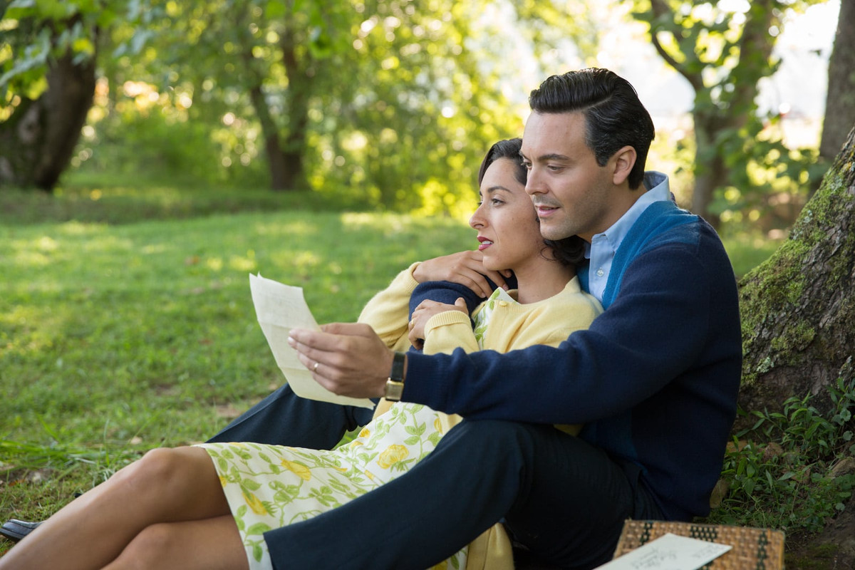 oona-chaplin-jack-huston-in-the-longest-ride1