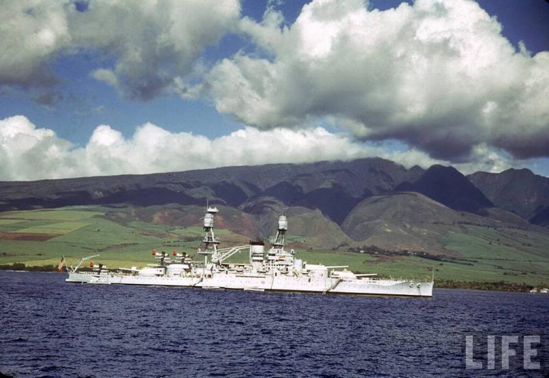 El USS Nevada BB-36 en Pearl Harbor