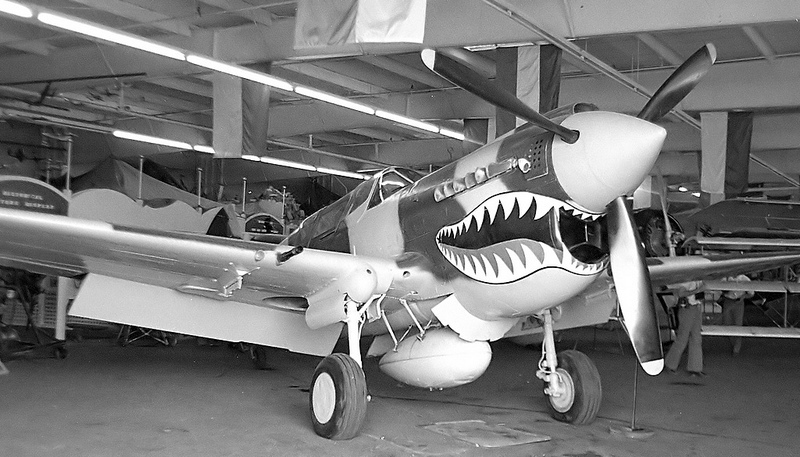 Curtiss P-40N-40CU con número de Serie 33915 44-47923 N923 conservado en el Fantasy of Flight en Polk City, Florida