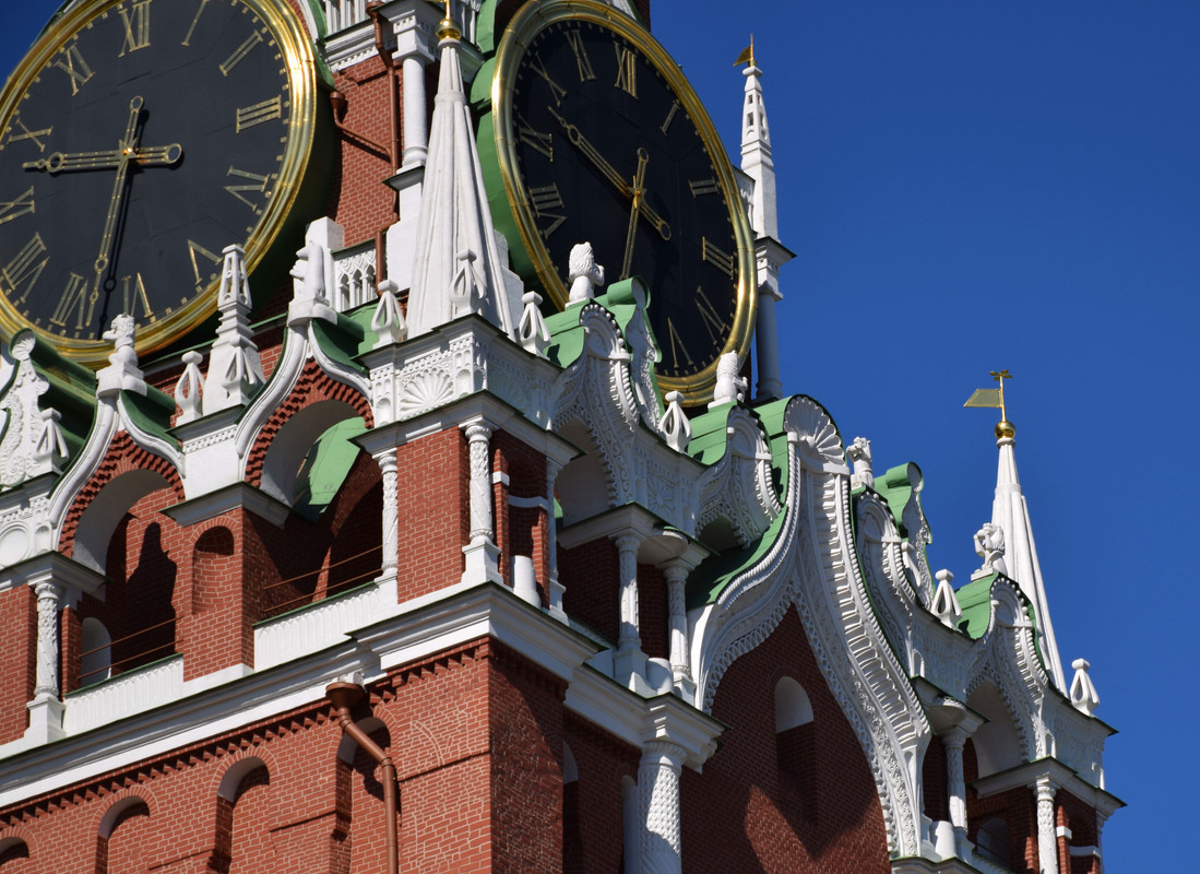 Москва часы башня. Шатер над Спасской башней в Кремле. Гульбище Спасской башни. Варениковская Спасская башня. Музей Кржижановского в Москве часы Спасская башня.