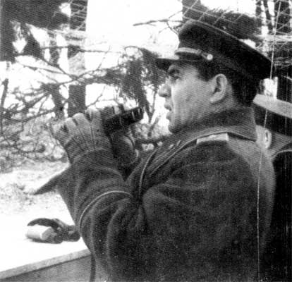 Chuikov en un puesto de observación. 1942